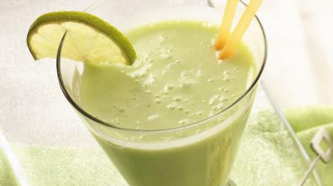 Batido de plátano y limón para el cansancio crónico, anemia, calculo renales, aumentar las defensas del cuerpo, quitar el estrés y elevar energía