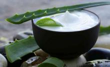 Crema casera de aceite de coco y áloe vera para las arrugas, manchas y estrías