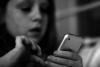 El abuso del celular afecta las emociones en niños y adolescentes